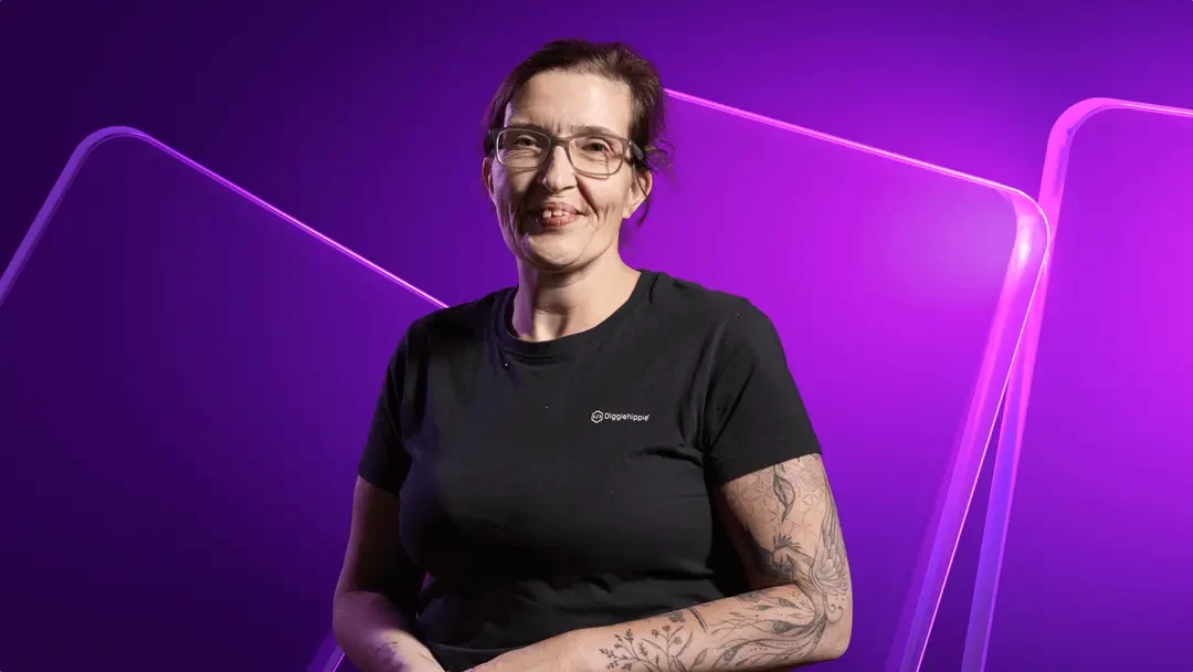 Portret van Ann Boen, webdesigner en AI-specialist achter Diggiehippie.